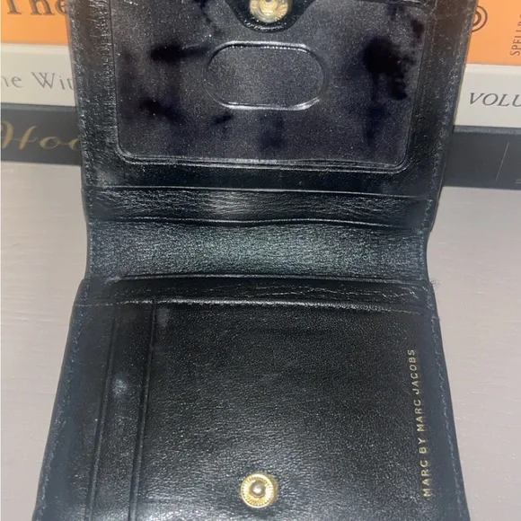 Marc by Marc Jacobs Black Leather Compact Wallet - Picture 3 of 7
